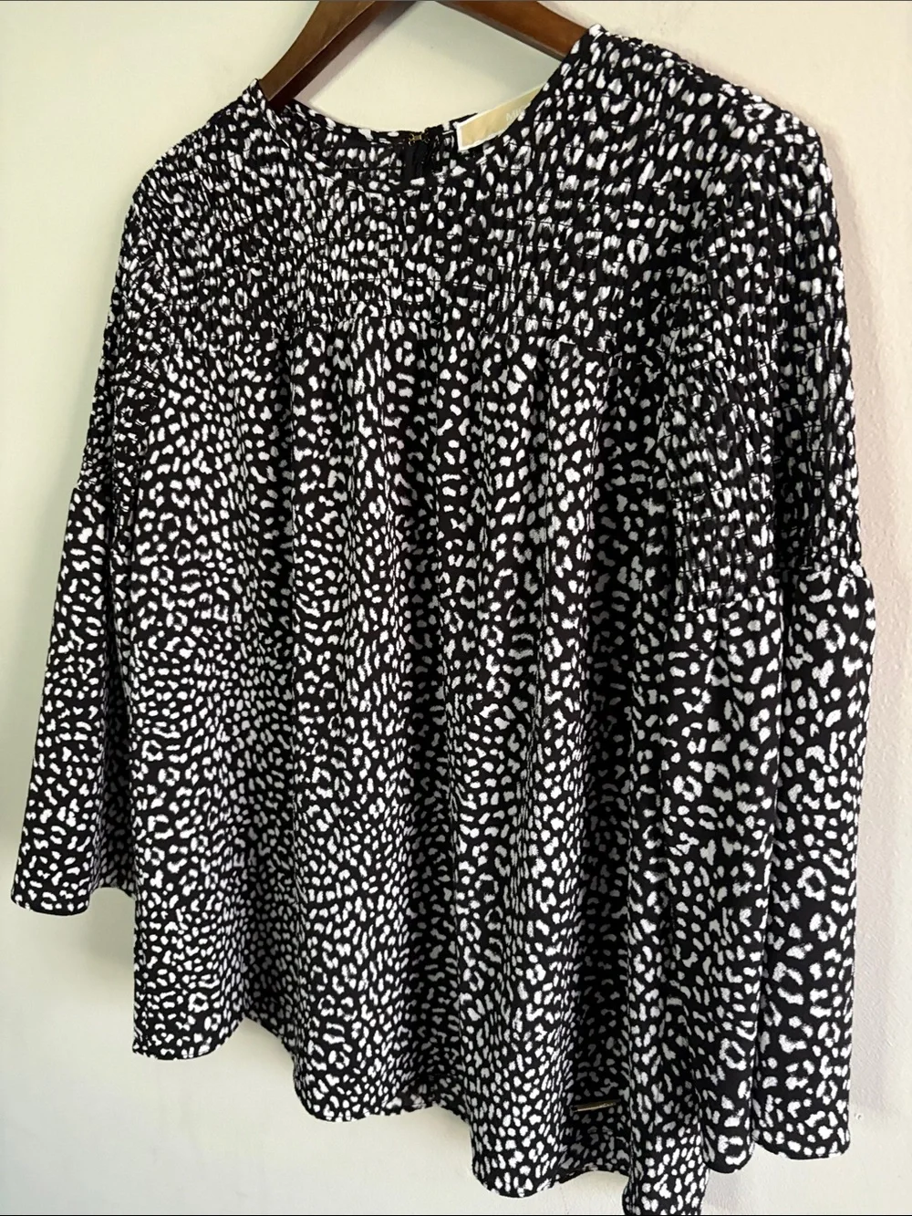 MICHAEL Michael Kors M Black White Animal Print Pleated 3/4 Sleeve Blouse